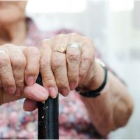 Vaslui: 2 octogenari au fost jefuiți după ce au primit o băutură cu somnifere de la necunoscuți | AUDIO