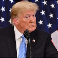 Reacții după ce Trump a dat un răspuns neclar privind dreptul complet al Ucrainei la negocieri de pace cu Rusia și SUA. Președintele francez: „O pace care este o capitulare reprezintă o veste proastă pentru toată lumea” | AUDIO