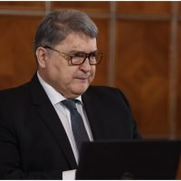 Ministrul de Externe, Emil Hurezeanu, convocat de urgență la Guvern pentru lămuriri privind cerințele americanilor față de frații Tate. Precizările ministrului Justiției | AUDIO