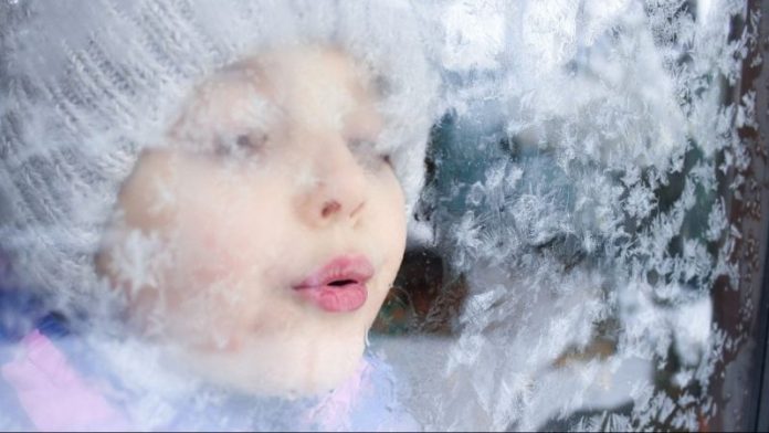 Ger de crapă pietrele în România, sâmbătă. Unde s-au înregistrat -23 de grade Celsius? Cât mai ţine frigul