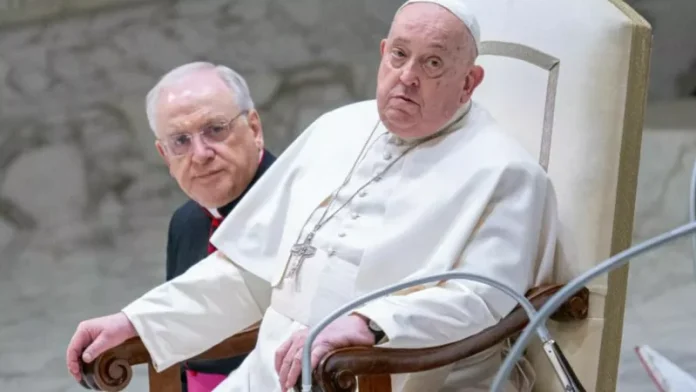 Papa Francisc, în stare critică: primește oxigen suplimentar, în urma unei crize respiratorii severe. Medicii sunt rezervați