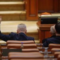 2 proiecte de lege privind apărarea națională, aprobate de Camera Deputaților. Parlamentarii s-au certat și și-au adresat acuze în timpul dezbaterii | AUDIO