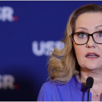 Elena Lasconi, despre demisia lui Klaus Iohannis: „Vine foarte târziu. Mult prea târziu ca să mai poată fi socotită de onoare”