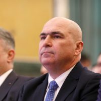 Președintele interimar al țării, Ilie Bolojan, va locui într-un spațiu din incinta Palatului Cotroceni pe perioada exercitării mandatului. Motivul precizat de Administrația prezidențială