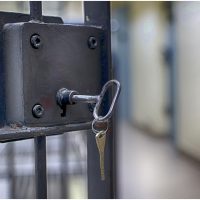 Constanța: Percheziții printre deținuții Penitenciarului Poarta Albă, după suspiciuni de introducere și consum de droguri | AUDIO