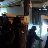 Un susținător al lui Călin Georgescu, reținut de poliție pentru 24 de ore după ce l-a amenințat pe Ilie Bolojan într-un filmuleț pe TikTok | AUDIO | GALERIE FOTO