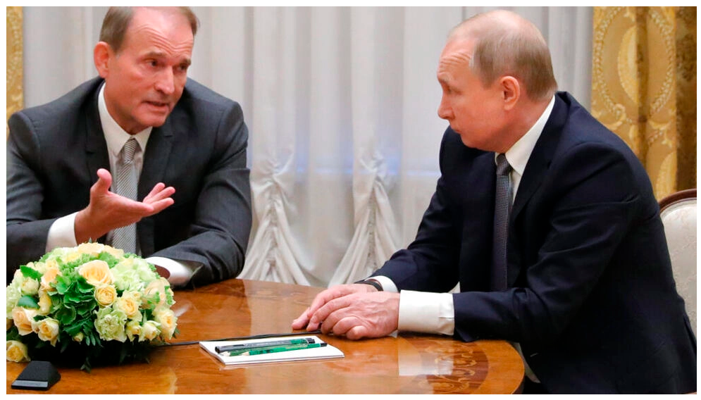 Oligarhul ucrainean Viktor Medvedtchouk (stânga imaginii), discută cu Vladimir Putin, la Sankt Petersburg, 2019. AP - Mikhail Klimentyev (via rfi.ro)